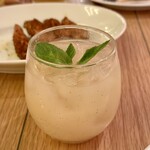 La Pesquera MARISQUERIA - 季節のサングリアとスパイシーチキン