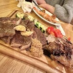 La Pesquera MARISQUERIA - 牛リブロースとイベリコ豚の盛り合わせ