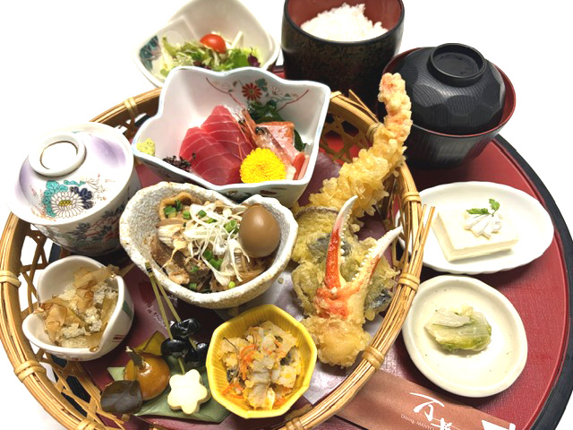 ダイニング万葉 ホテルメトロポリタン秋田店（マンヨウ） - 秋田（郷土料理）の写真