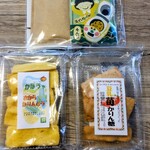 鳥の海 ふれあい市場 - はらから福祉会✨コラボのカリー子さん監修ビリヤニキッド(1200円位)とかりんとう2種類(各400円位)       