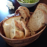 ベーカリー&レストラン 沢村 - 4種類のパンが付きます（2人分）