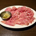 BARU 竹末 - お通し：生ハムとピクルス（400円/人）