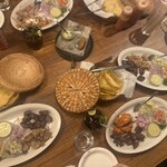 北出食堂 - タコスプレートは具材を2種からチョイス、一人5枚のミニトルティーヤがセット。