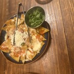 北出食堂 - ナチョチーズ :トマトペーストにとろけるチーズ、カッテージチーズも掛かっていて美味しい