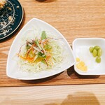 とんかつ成蔵 - サラダ　ピクルス