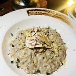燻製創作居酒屋けむり - コンソメで炊き上げた
      　トリュフ薫スモークチーズリゾット