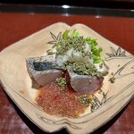 青蓮院門跡前 月おか - 明石産鯖　大原蕪と赤玉ねぎのすりおろし、とんぶり