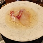 イタリア料理 今井 - 【写真②】真鯛(明石浦、つる一)、昆布潮汁、オリーブオイル、醤油