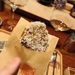 イタリア料理 今井 - 【写真⑦】蝦夷鮑(北海道)の炭火炙りフリット、削りペコリーノ・ロマーノ掛け