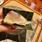 イタリア料理 今井 - 【写真④】縞鯵(愛媛県、藤本純一氏〆)のマリネとモッツァレラチーズの海苔(有明)巻き