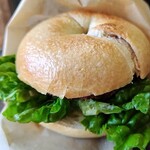 のうさぎカフェ - 鹿肉100％パティのベーグルサンド