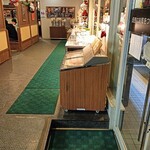 焼肉ダイニングなんべんでん - シャーベット／アイスクリーム　バイキングの冷凍庫を横からみた