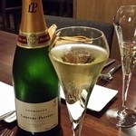 ビストロ メランジェ - ウエルカムドリンクは、まずシャンパンから！