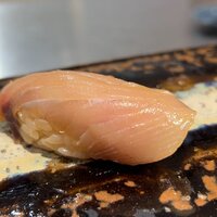 鮨德 - サワラ（玉ねぎ醤油漬け）