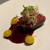 リストランテ・ホンダ - 別海町から届いた鹿肉です。コントルノは同じ別海町の牛蒡でした