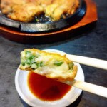 韓国家庭料理 キムちゃん - 厚みのあるチヂミ。フワフワで卵も入っていて、ちょっとお好み焼きみたいです