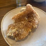 すば処 あじぐくるいしみね - 揚げテビチ にんにく