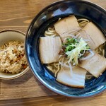 すば処 あじぐくるいしみね - 三枚肉そば 中