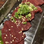 炭火焼肉と韓国料理の店 きむらや - ○牛のスライスレバー　1,210円