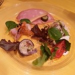 ダノイ - 前菜　　イカの詰め物も、自家製のグリッシーニ