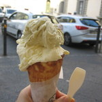 Edoardo - クレーマ（バニラ）とピスタッキオを注文