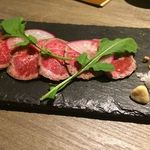 ビストロピット - 国産黒毛和牛　A-4シンタマの炙りカルパッチョ(580円)