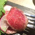 ビストロピット - 持ち上げたら、お皿の上に溶けだした脂の溜まりができるレベル。美味。