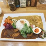 スパイスカレー ボックス!  - チキンとエビのあいがけ（小）1,300円♪