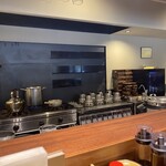 とんかつ 蒼樹 - カウンター席から綺麗で清潔な厨房を望む（2025年11月23日撮影）