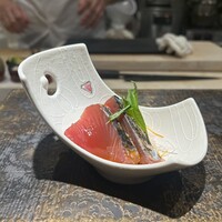 鮨 からす 十三店 - 造り 戻り鰹の黄身醤油 美しい✨