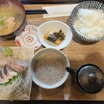 和がや食堂 - 自然薯とお刺身定食（タイ・ヒラメ・サワラ）