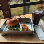 Cow Burgers - 斜め