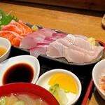 天然魚と七輪焼き 隠れ居酒屋 雑魚や - 明石産トロサワラと淡路産サクラマスと明石産トロハマチ造り盛り