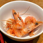 天然魚と七輪焼き 隠れ居酒屋 雑魚や - オマケの海老