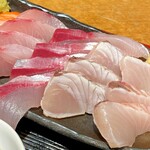 天然魚と七輪焼き 隠れ居酒屋 雑魚や - 明石産トロサワラと明石産トロハマチ