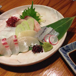 鬼の厨 しんすけ - 本日の刺盛（真ん中のは貝柱っす♪食用のイモの茎もいい）