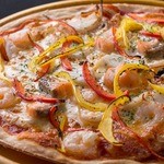・ Seafood pizza