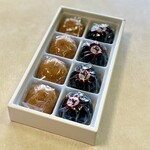 饅頭総本山 源楽 - 饅頭詰合せ 8個入り（黒糖／胡麻）