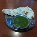 Paila Kitchen - マトンサグカレー(500円)とナン