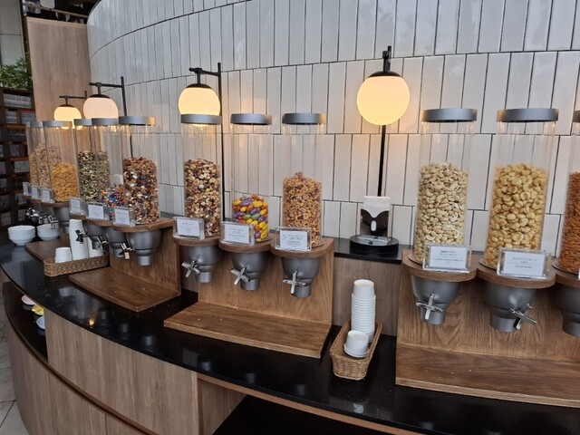 The Library Lounge （ザライブラリーラウンジ） - 天王洲アイル