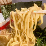 麺家 歩輝勇 - モチモチ太麺リフトアップ