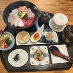 和食処天啓 - ランチ限定
海鮮丼御膳