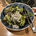 酒場つむぎ堂 - しらすのチョレギサラダ