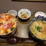 秋田郷土料理と旨い酒のあるところ かまくら - 海鮮バラちらし＆選べる麺セット（稲庭うどん・冷） 1,580円（税込1,738円）