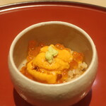 鮨 しみづ - 北海道礼文産馬糞雲丹と生いくらの小丼