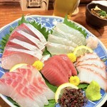 博多隠れ酒房 よしだ - 刺し身も新鮮！