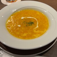 京鼎樓 HANARE店 - 黄金色のフカヒレ入りポタージュ