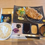 千代丸食堂 - トンカツ定食