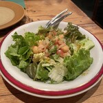 グルガオン - ひよこ豆と香菜のサラダ　ひよこ豆と玉ねぎがやわらかくしんなりして食べやすい　パクチー苦手な連れも美味しく食べられた