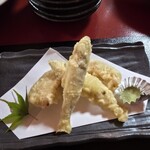 湖国料理　やまじん - わかさぎ　季節野菜天麩羅